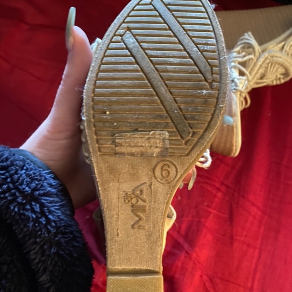 🌼 Girl Mia wedge heel sandals in cream! 🌼 - Picture 3 of 8